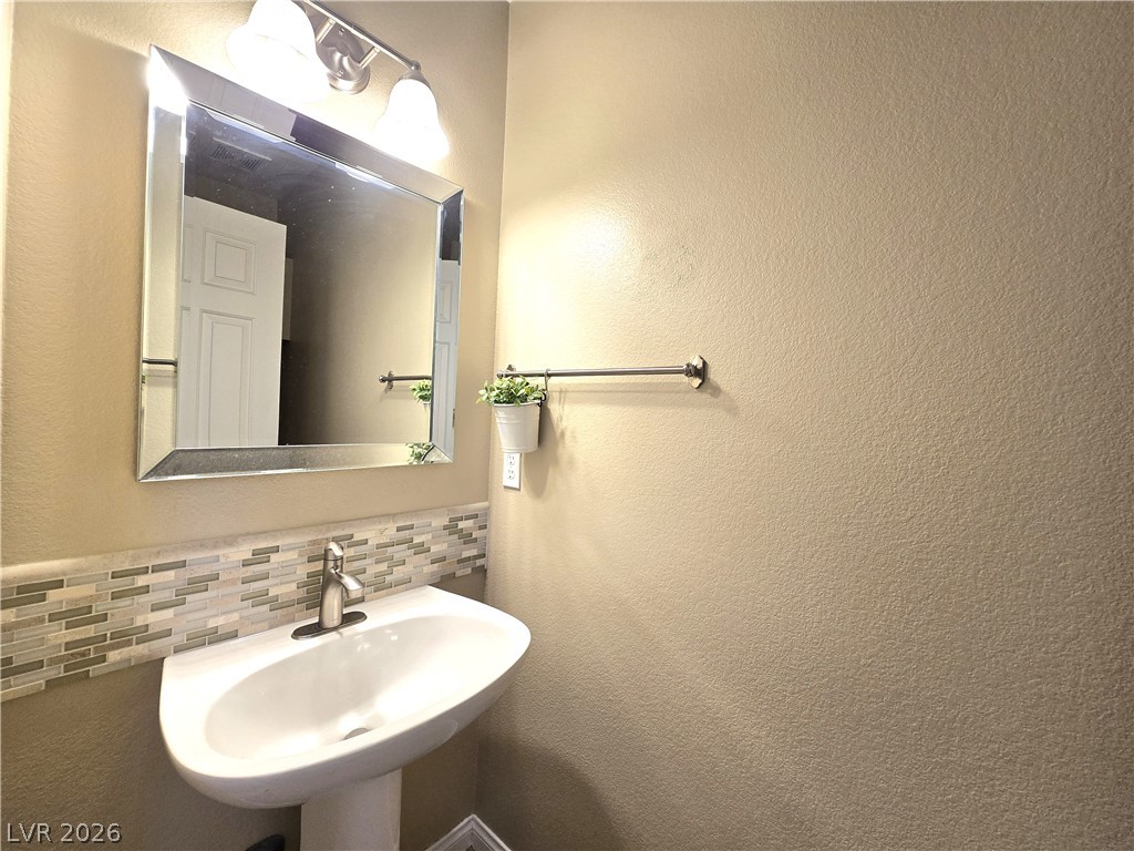 8449 Faucet Avenue Property Photo 9