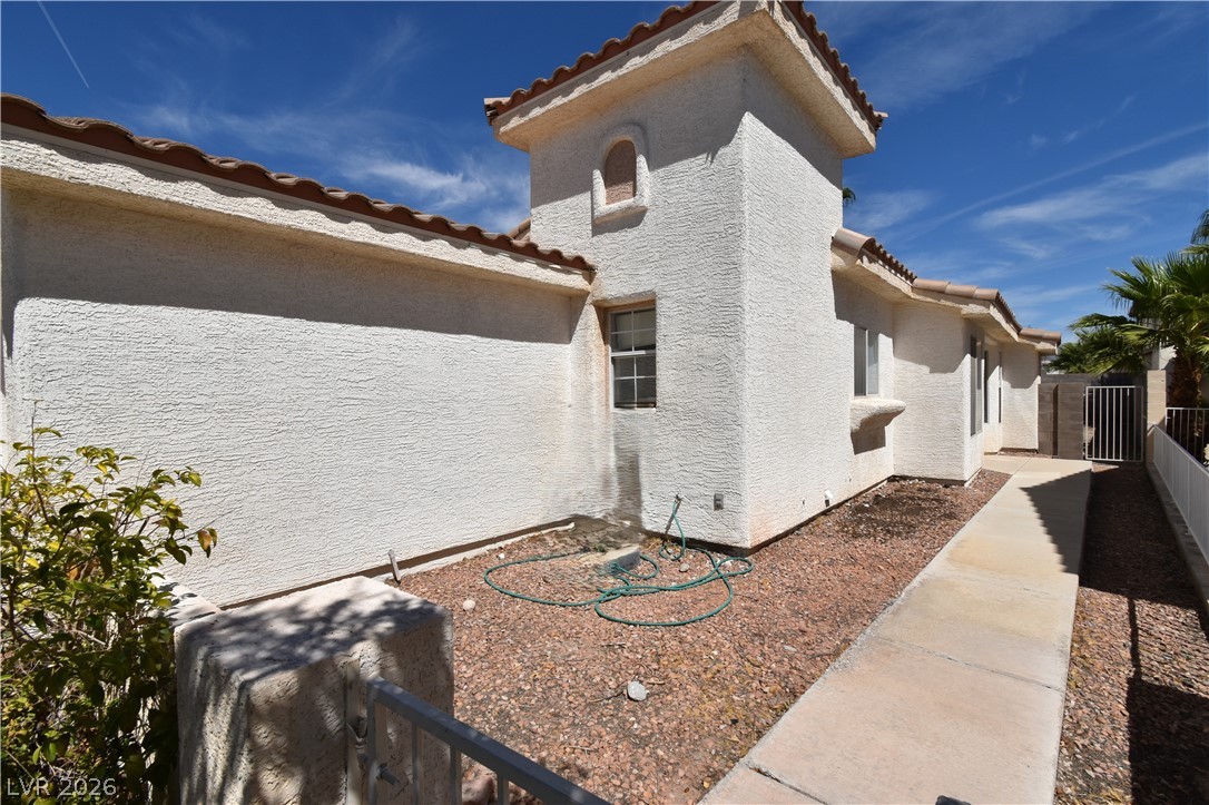 8012 Revolver Avenue Property Photo 2