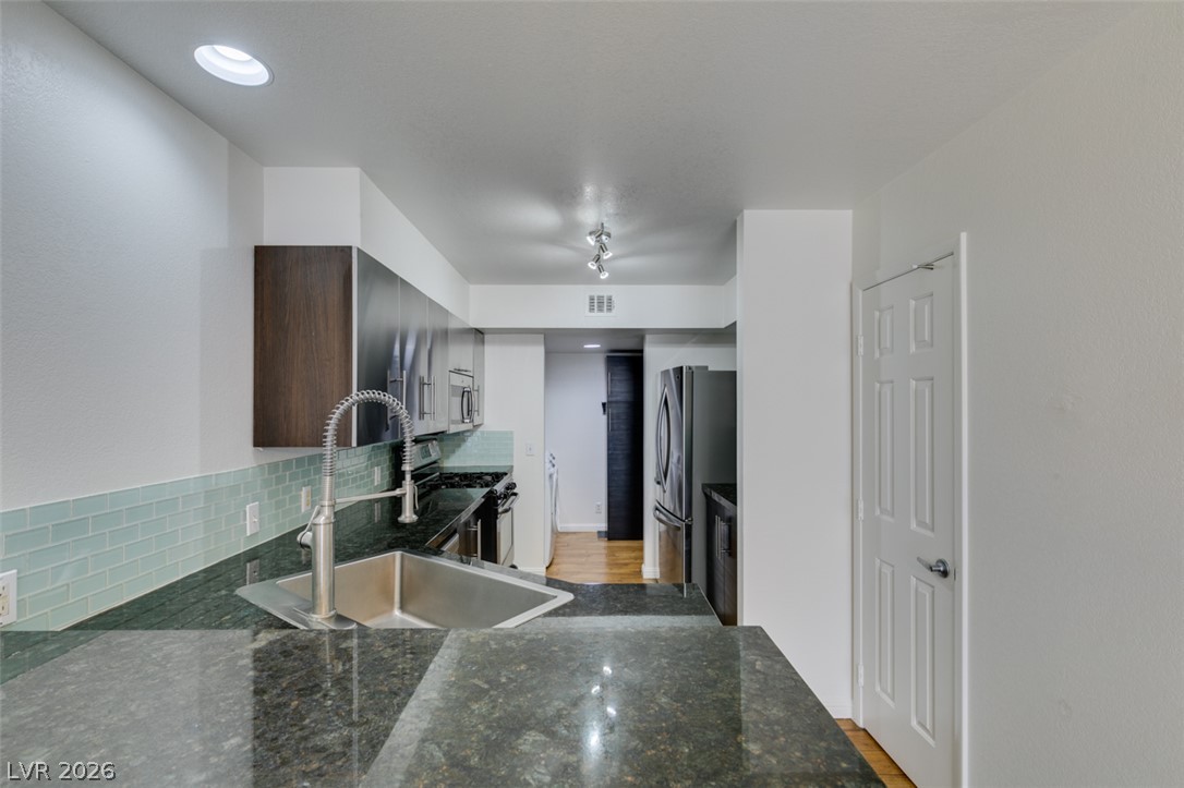 2838 Dawn Crossing Drive Property Photo 23