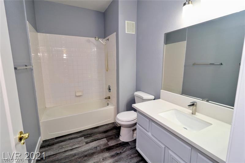 9901 Trailwood Drive 1104 Property Photo 8