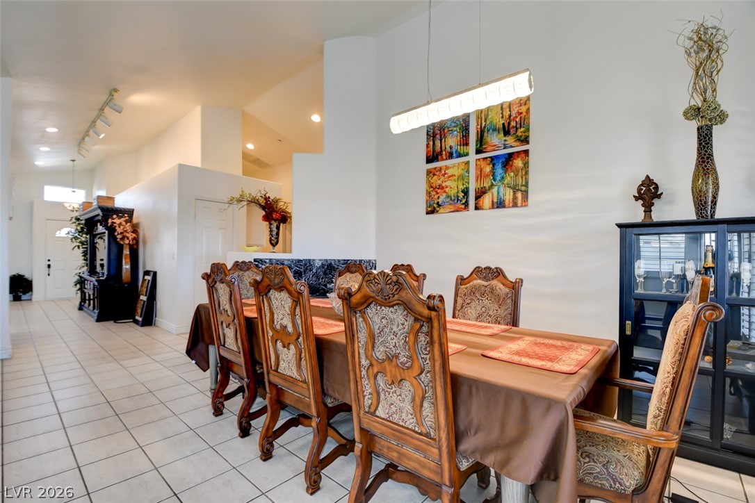 7365 Tamarind Avenue Property Photo 9