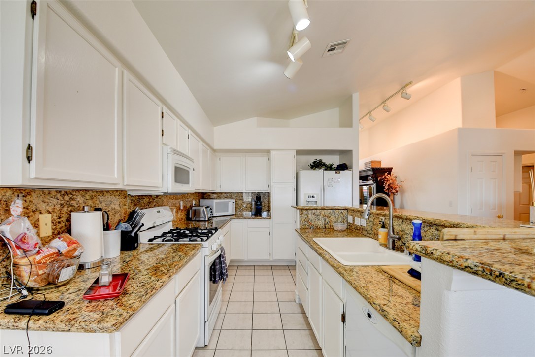 7365 Tamarind Avenue Property Photo 10
