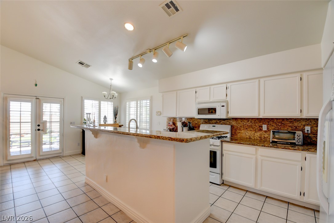 7365 Tamarind Avenue Property Photo 12