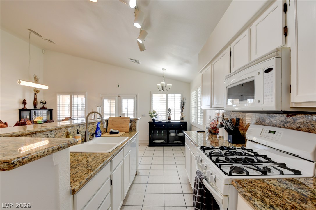 7365 Tamarind Avenue Property Photo 13