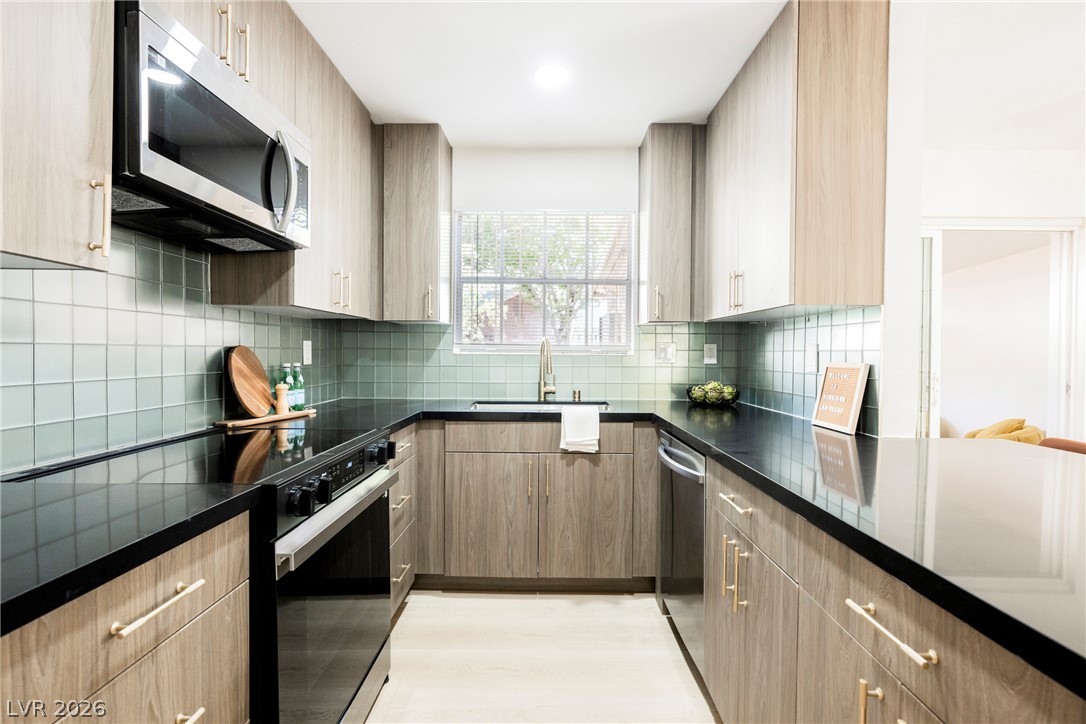608 Tam O Shanter Property Photo 16