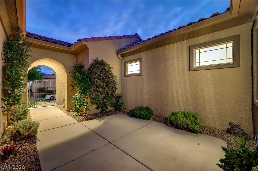 2586 Kinghorn Place Property Photo 8