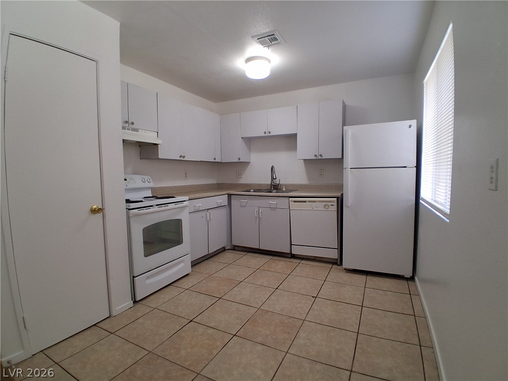 1333 Kari Lee Court A Property Photo 4