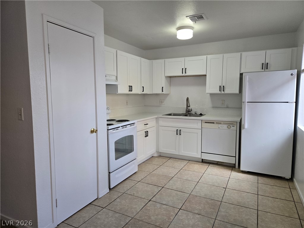 1333 Kari Lee Court A Property Photo 4