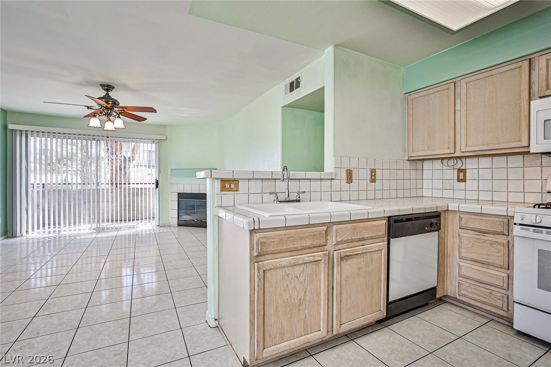4955 Lindell Road 221 Property Photo 8