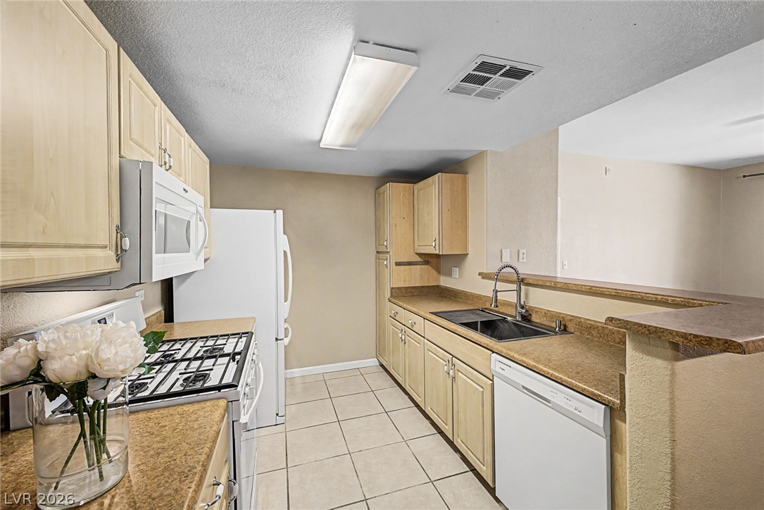 8250 North Grand Canyon Drive 2179 Property Photo 2