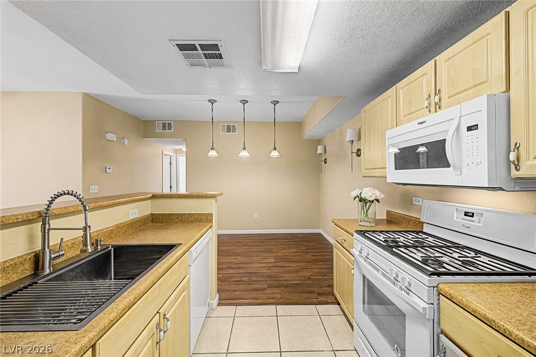 8250 North Grand Canyon Drive 2179 Property Photo 3