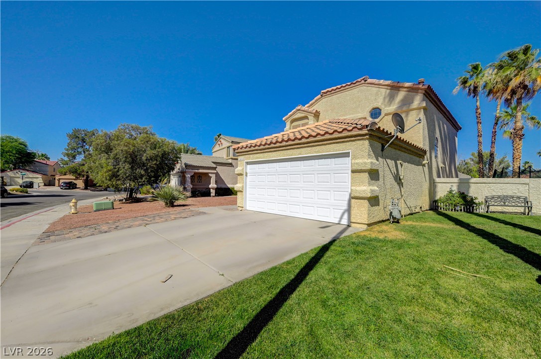 2064 Waverly Circle Property Photo 4