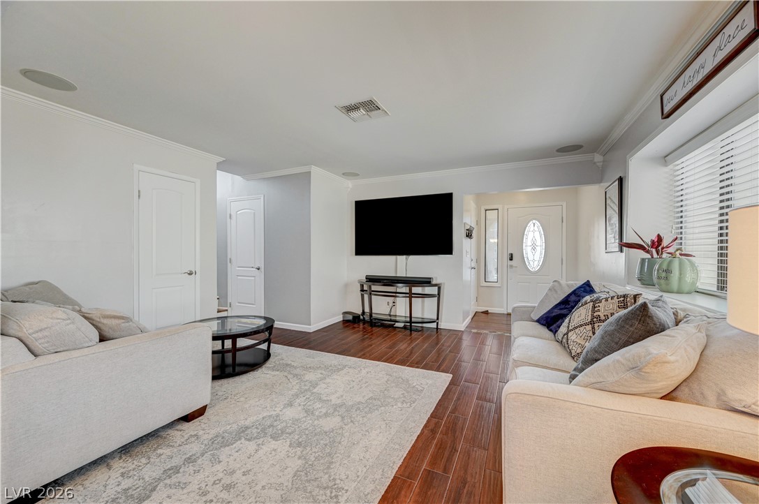2064 Waverly Circle Property Photo 8