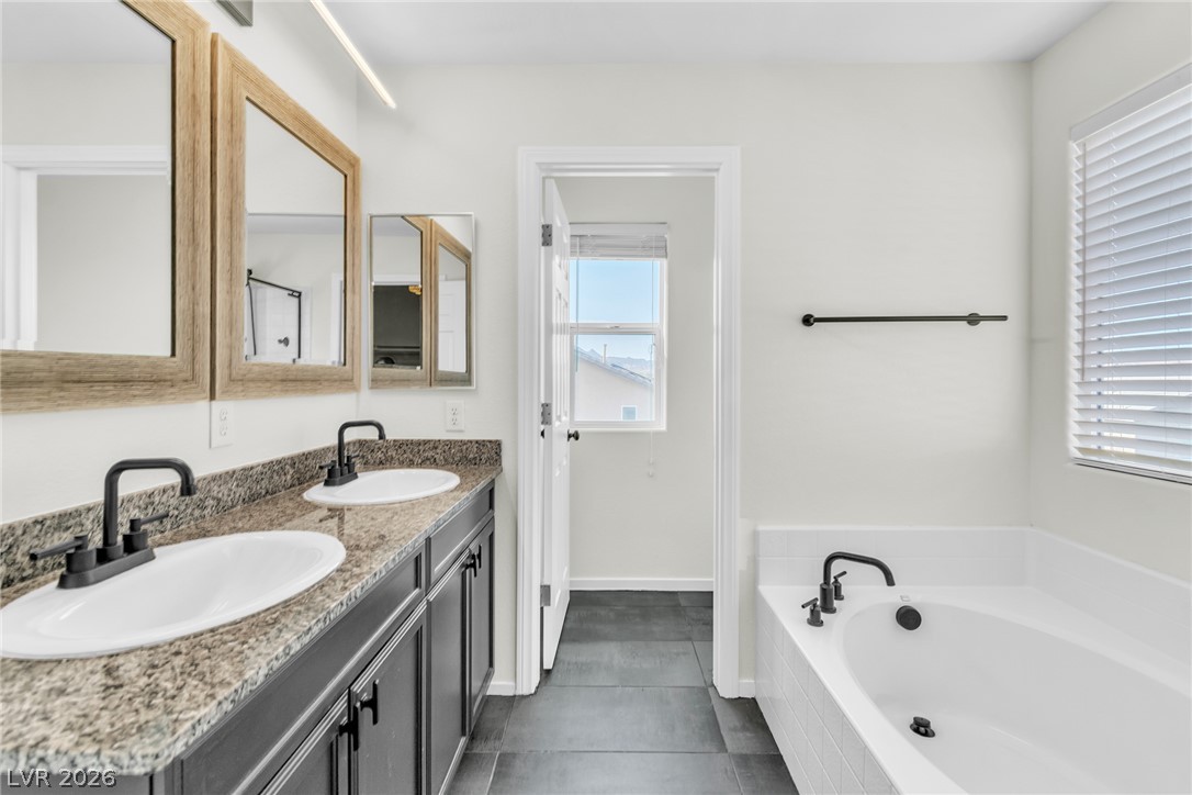 124 Country River Avenue Property Photo 23