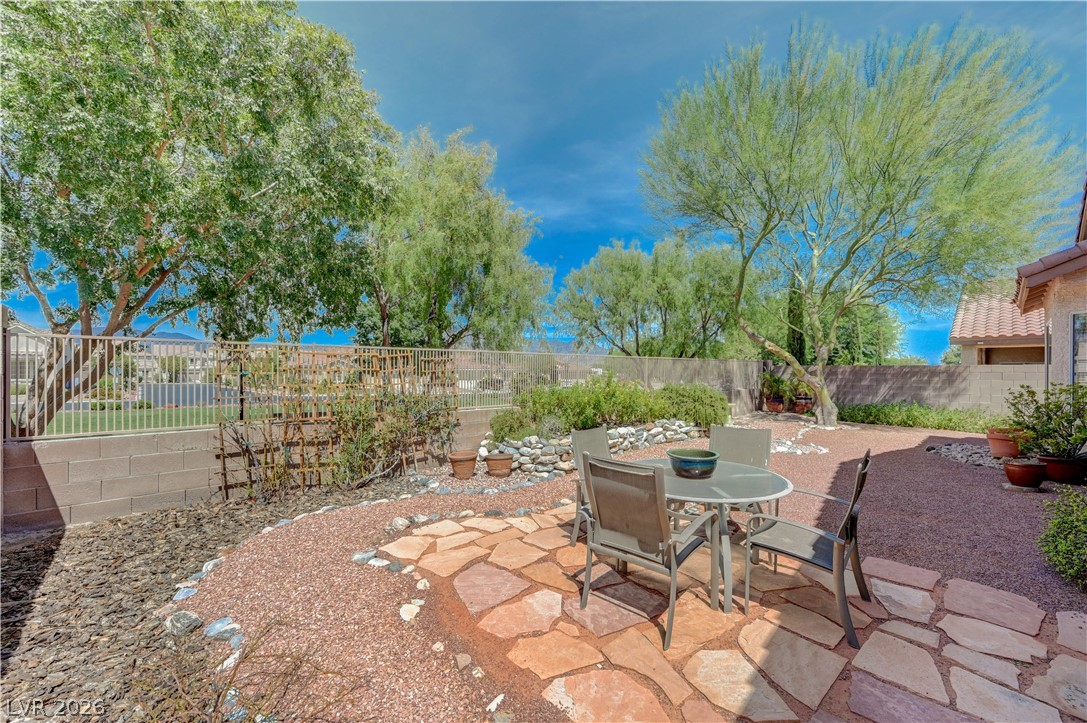 8316 Dawn Breeze Avenue Property Photo 4