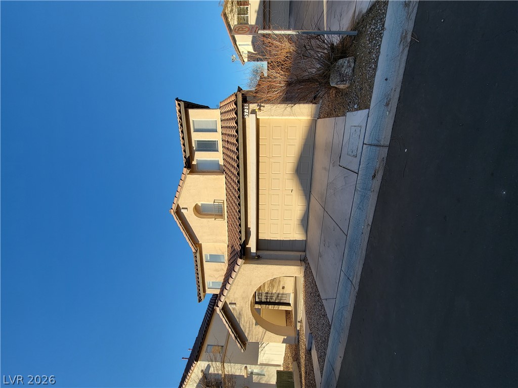 5738 OLD COLONY Drive Property Photo 1