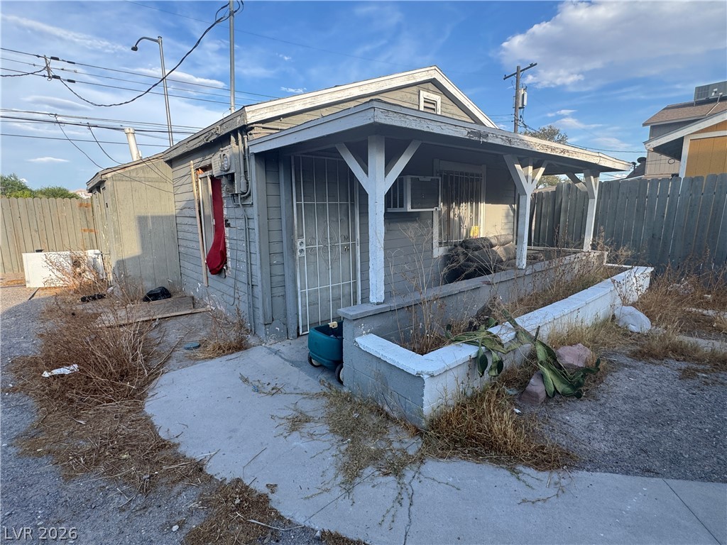 1828 Harvard Street Property Photo 1