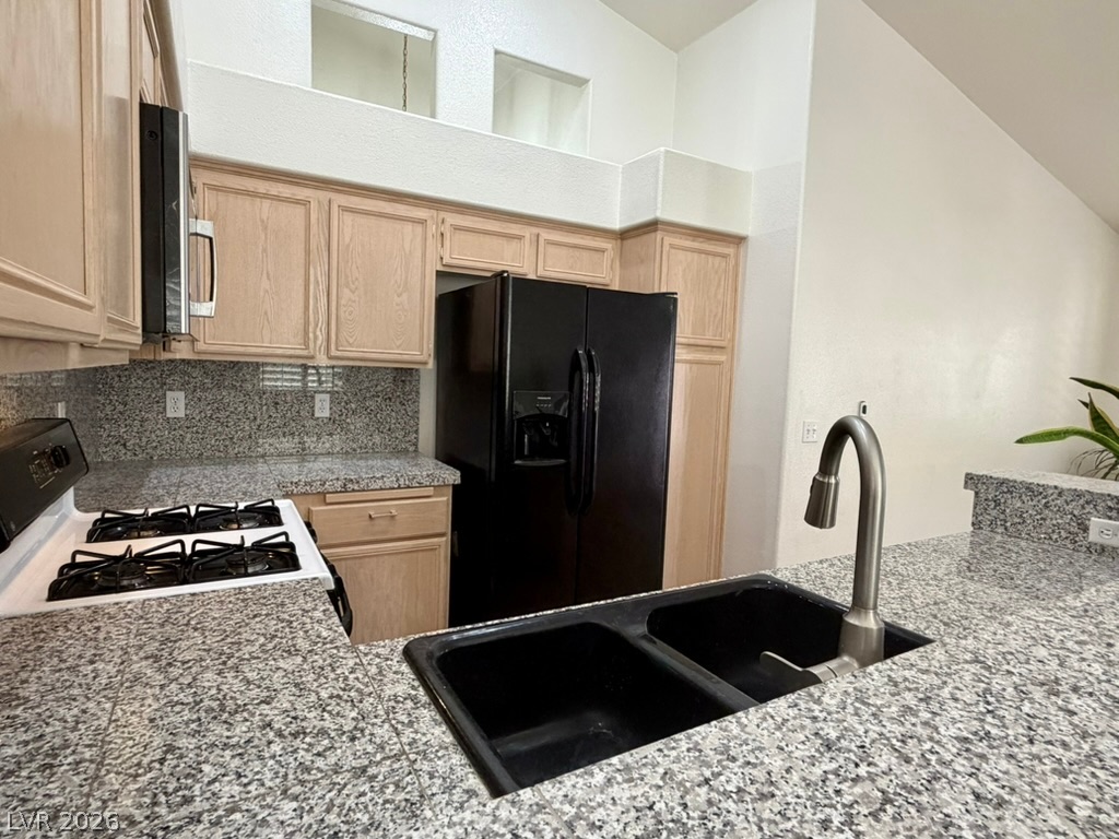 1809 Lyell Canyon Lane Property Photo 12