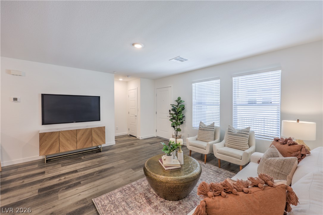 990 Desert Spruce Street Property Photo 7