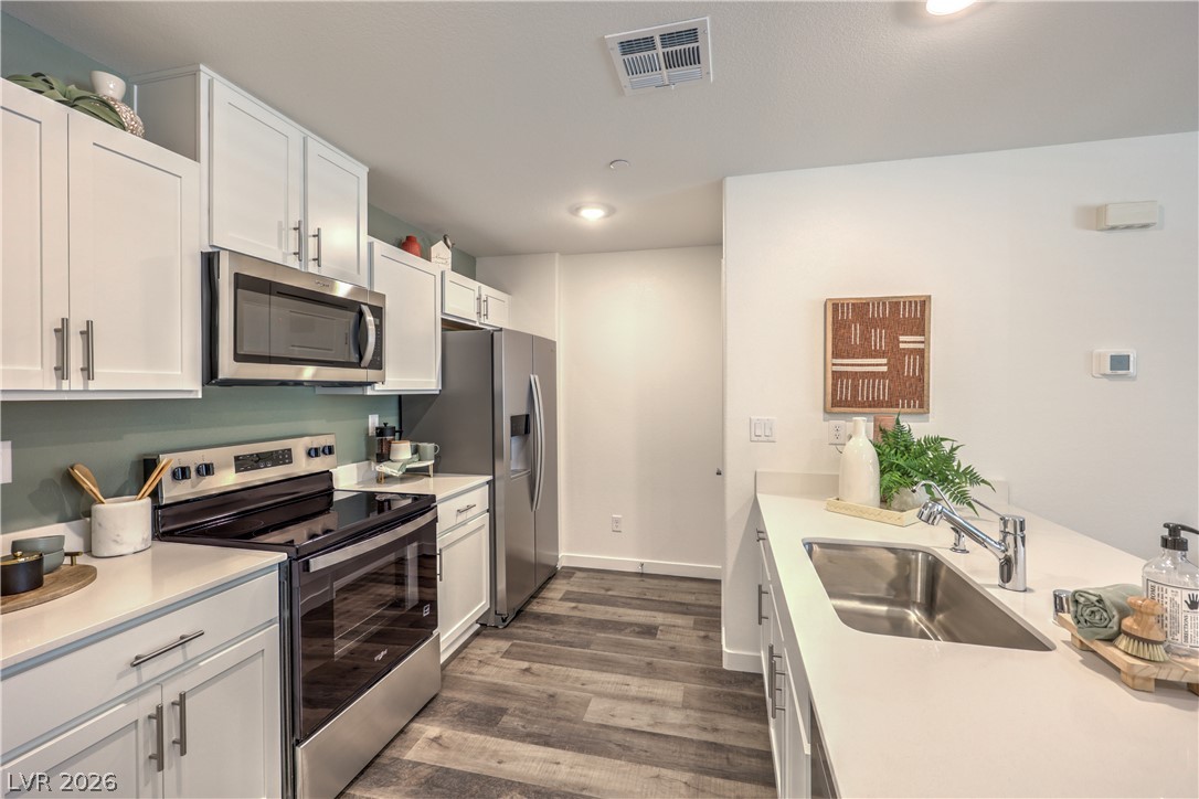 990 Desert Spruce Street Property Photo 13