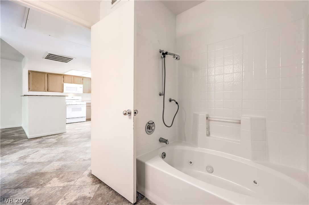 8070 West Russell Road 2128 Property Photo 25