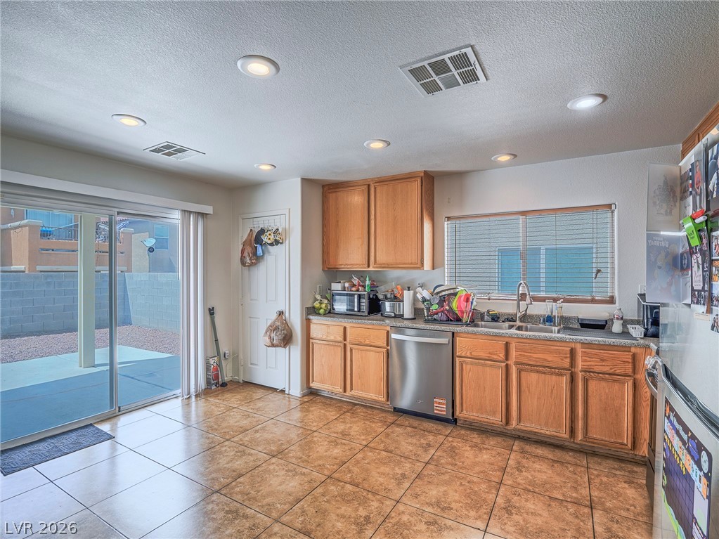 6581 Sunset Pines Street Property Photo 3