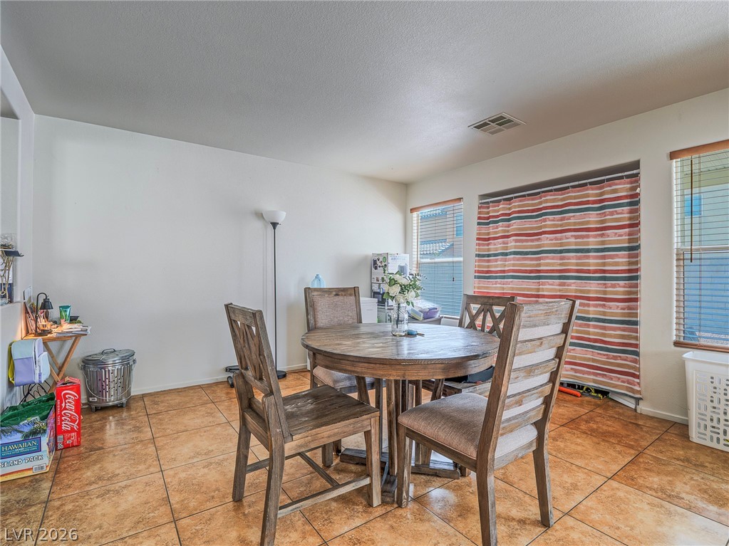 6581 Sunset Pines Street Property Photo 5