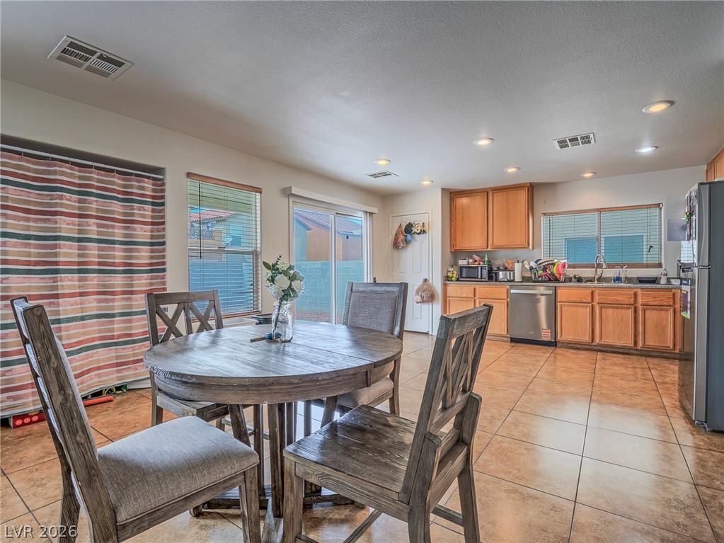6581 Sunset Pines Street Property Photo 6