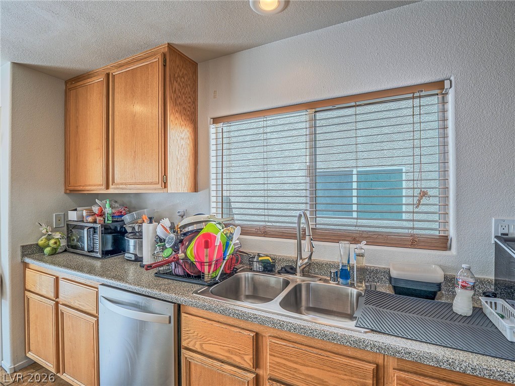 6581 Sunset Pines Street Property Photo 9