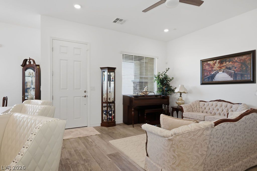 794 Charming Holly Street Property Photo 15