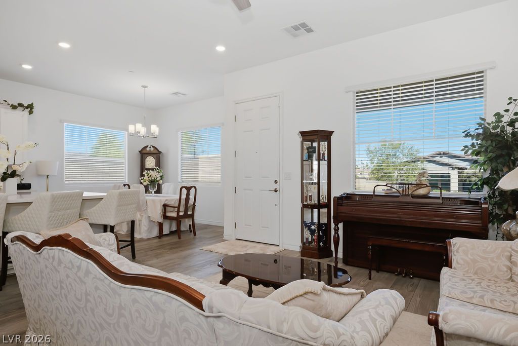 794 Charming Holly Street Property Photo 16