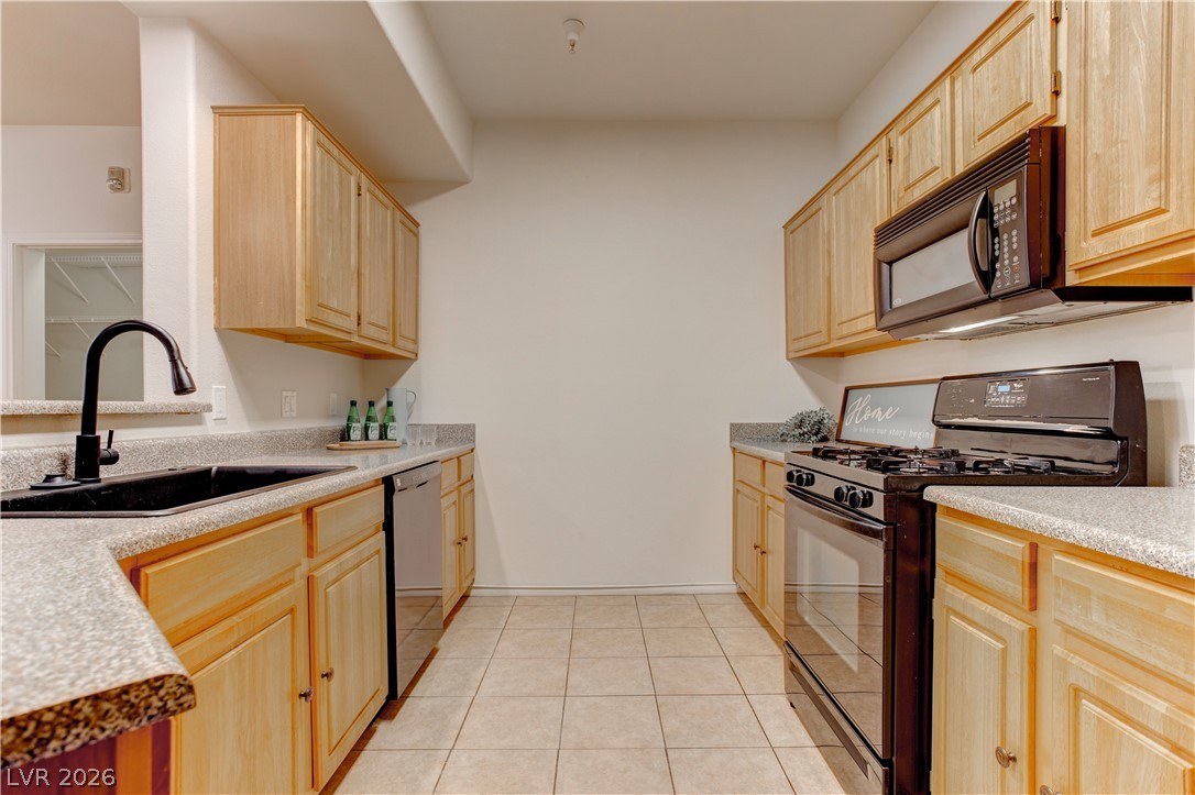 5855 Valley Drive 1077 Property Photo 4