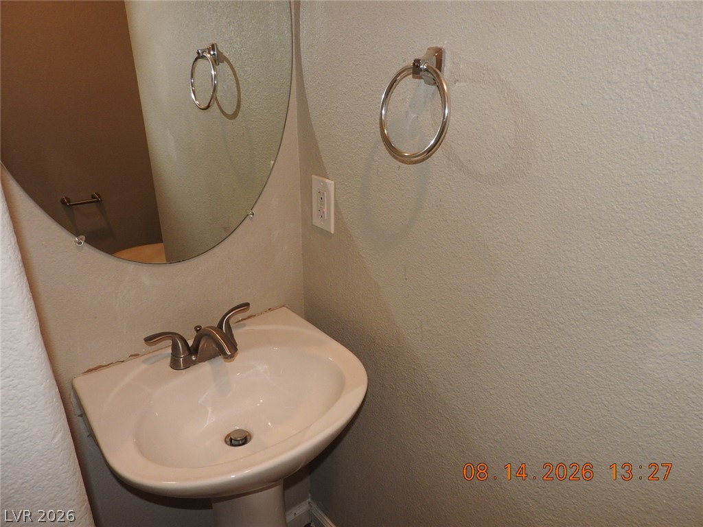 8416 Viansa Loma Avenue Property Photo 4