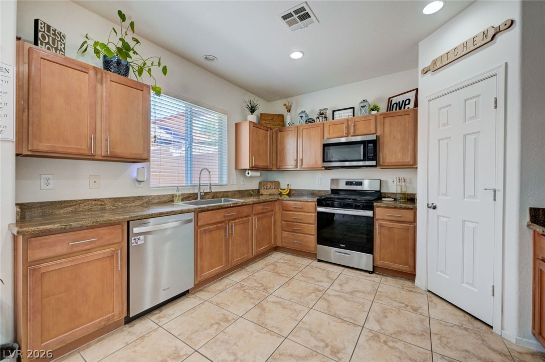 2884 Strathallan Avenue Property Photo 16