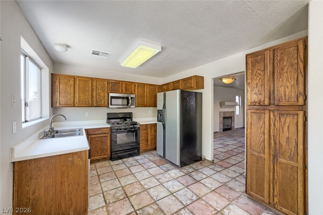 9304 Chilly Pond Avenue Property Photo 7