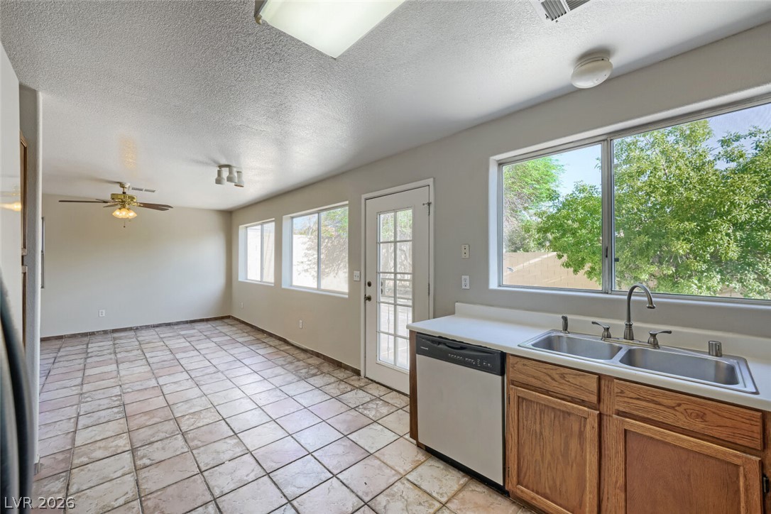 9304 Chilly Pond Avenue Property Photo 9
