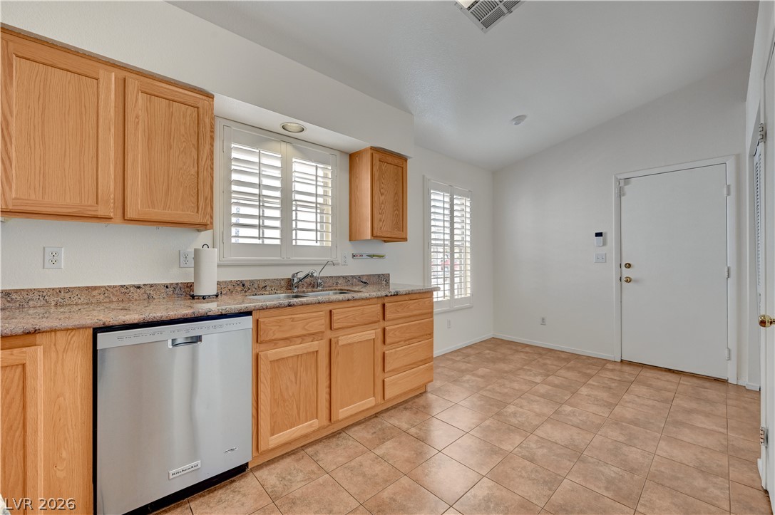 5001 Cedar Lawn Way Property Photo 10