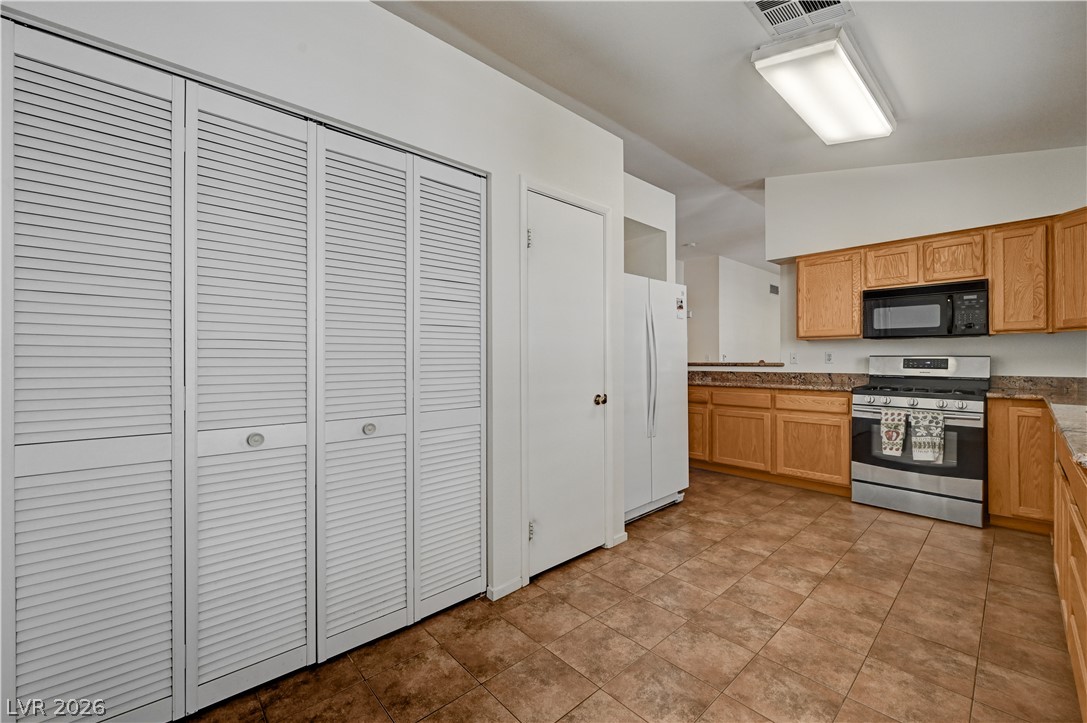 5001 Cedar Lawn Way Property Photo 11