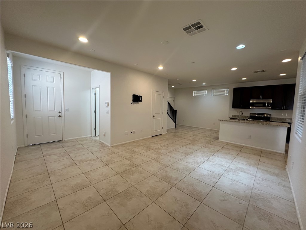 7563 Whitman Colonial Street Property Photo 2