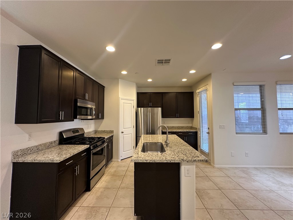7563 Whitman Colonial Street Property Photo 4