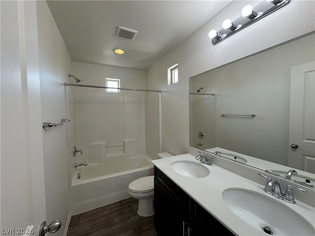 7563 Whitman Colonial Street Property Photo 16