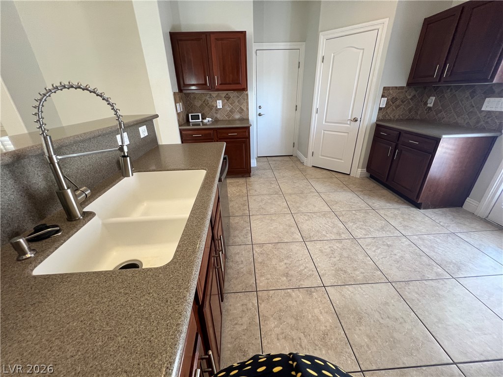 9460 Glendora Valley Street Property Photo 12