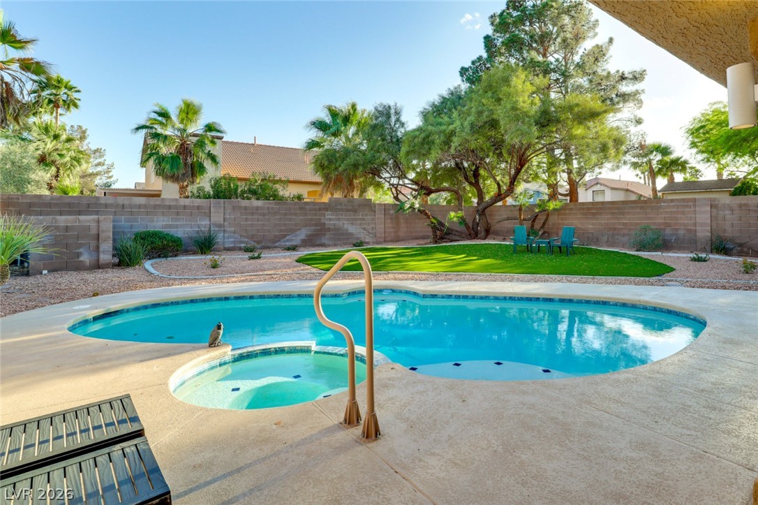 1045 Thornfield Lane Property Photo 4