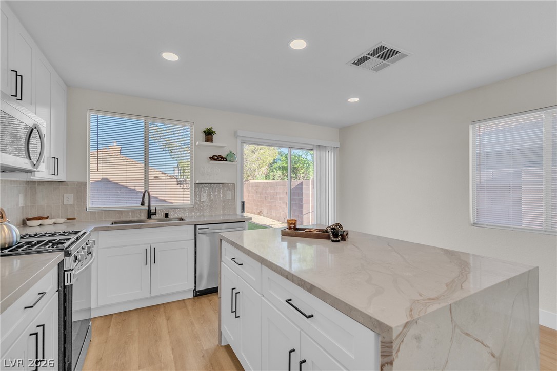 5822 Count Fleet Street Property Photo 4