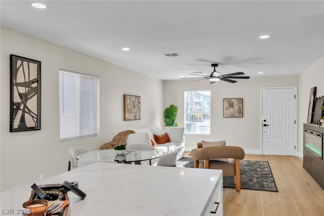 5822 Count Fleet Street Property Photo 8