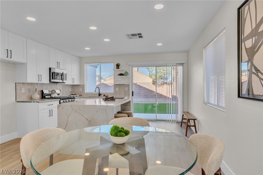 5822 Count Fleet Street Property Photo 10