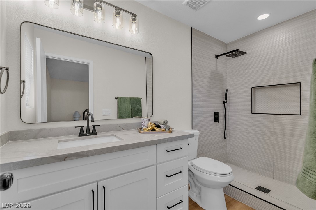 5822 Count Fleet Street Property Photo 18
