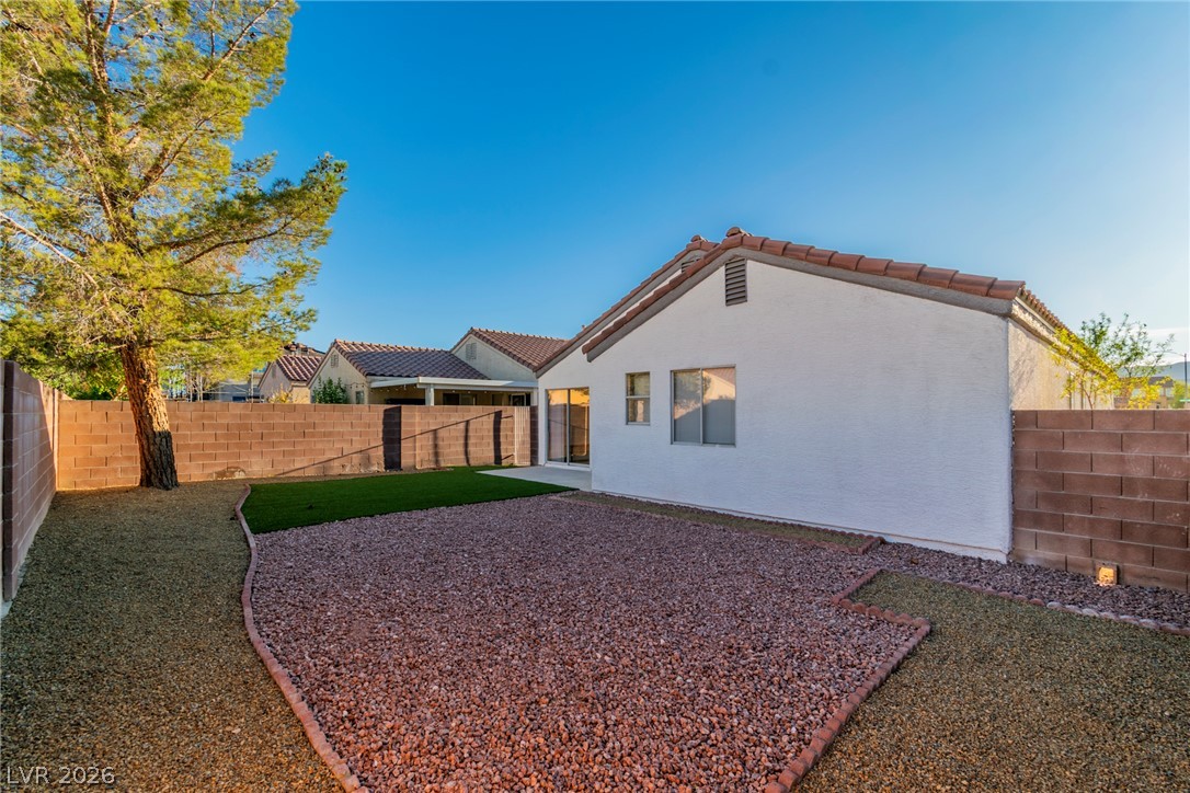 5822 Count Fleet Street Property Photo 21