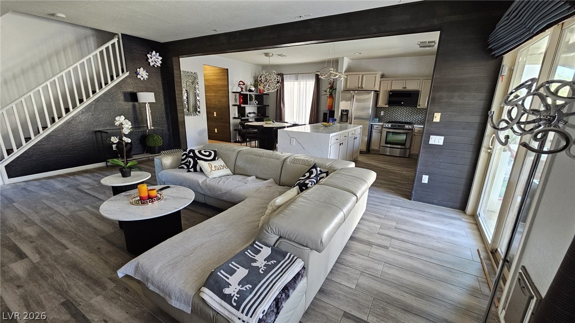 7007 Positano Hill Avenue Property Photo 3
