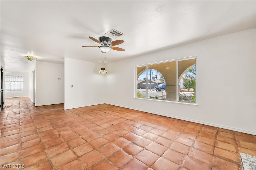 6604 Larchwood Lane Property Photo 5